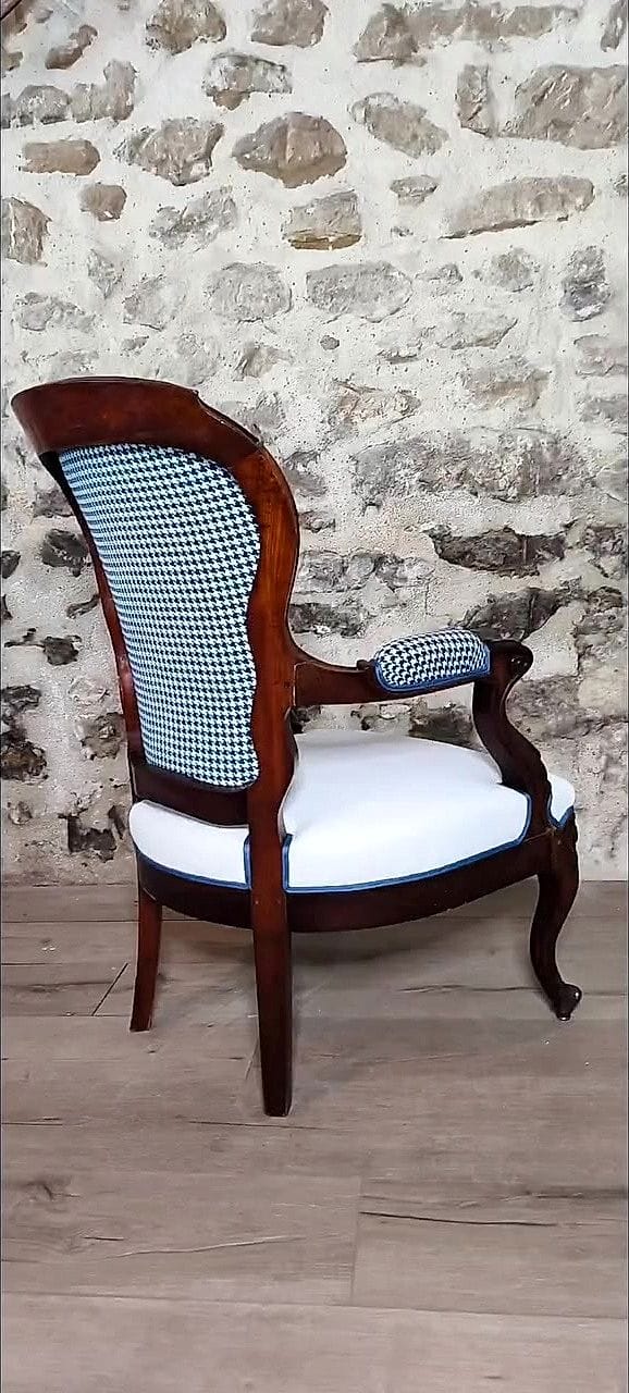 Chaise médaillon au dossier pied-de-poule bleu et à l&rsquo;assise claire